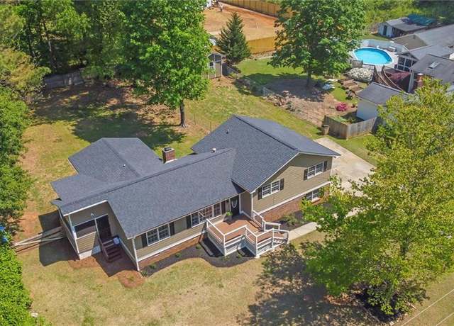 Property at 6470 Windsor Dr, Acworth, GA 30102, 3 beds, 2 baths