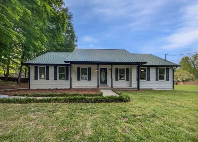 Property at 28 Boulder Dr, Carrollton, GA 30117, 3 beds, 2 baths