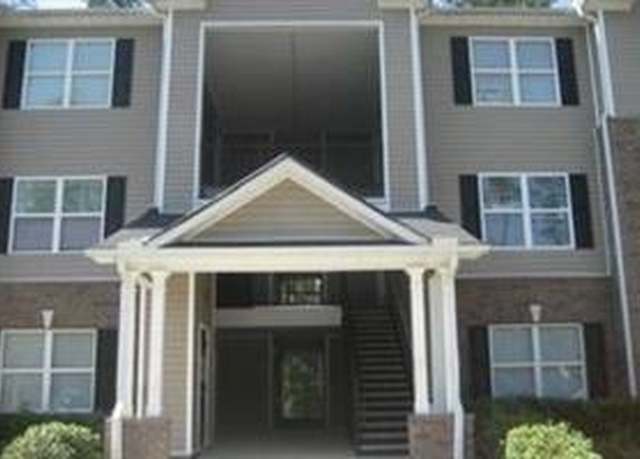 Property at 8202 Fairington Village Dr, Lithonia, GA 30038, 3 beds, 2 baths