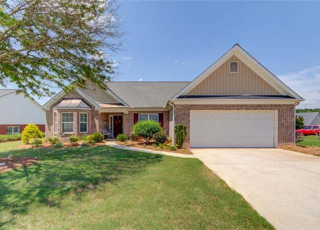 Property at 253 Lakeview Bend Cir, Jefferson, GA 30549, 3 beds, 2 baths