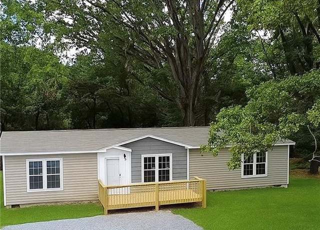 Property at 8671 Pea Ridge Rd, Cornelia, GA 30531, 3 beds, 2.5 baths