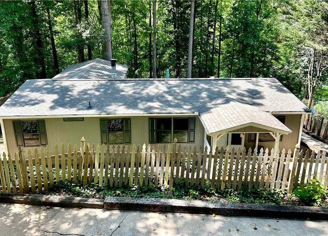 Property at 6695 Thunder Trl, Gainesville, GA 30506, 3 beds, 2 baths
