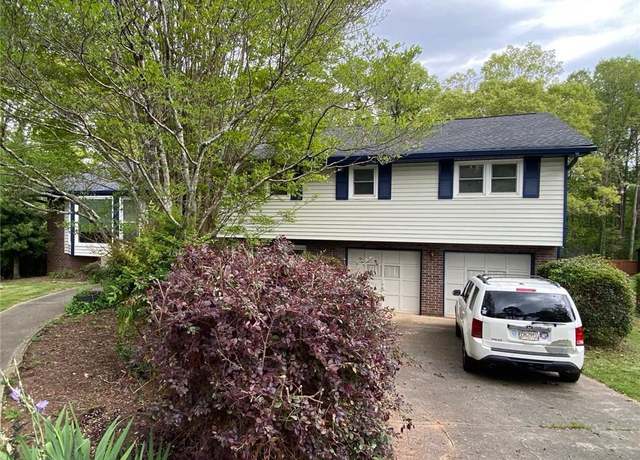 Property at 672 Dorsey Dr, Lilburn, GA 30047, 4 beds, 2.5 baths