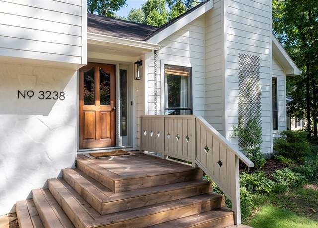 Property at 3238 Mountain Hollow Dr, Marietta, GA 30062, 5 beds, 3 baths