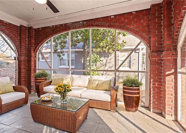 Property at 1015 Deckner Ave SW, Atlanta, GA 30310, 3 beds, 2 baths
