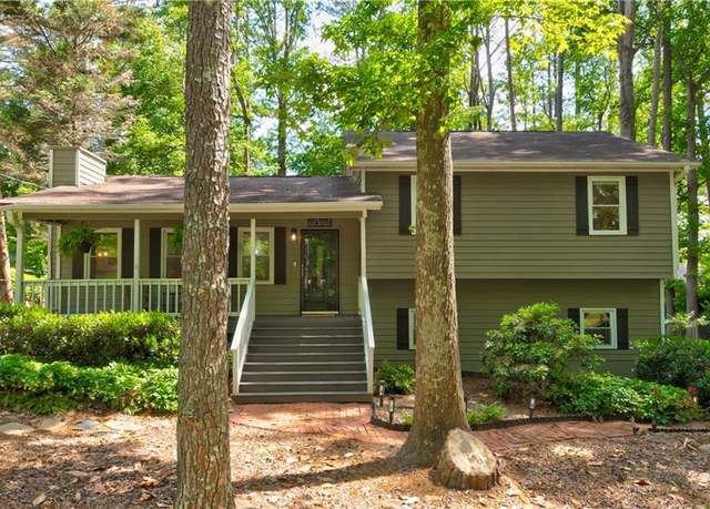 Property at 944 Hardy Cir, Dallas, GA 30157, 3 beds, 2 baths