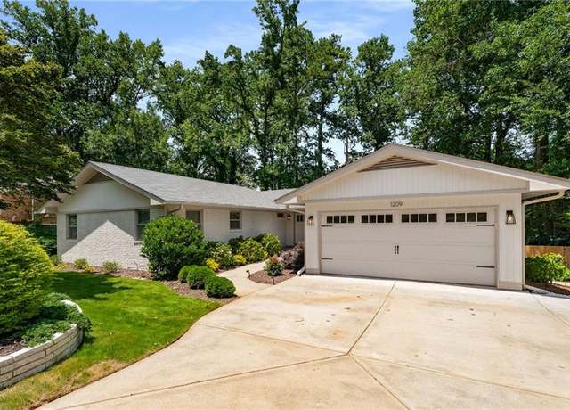 Property at 1209 Pinehurst Cir SE, Smyrna, GA 30080, 3 beds, 2 baths