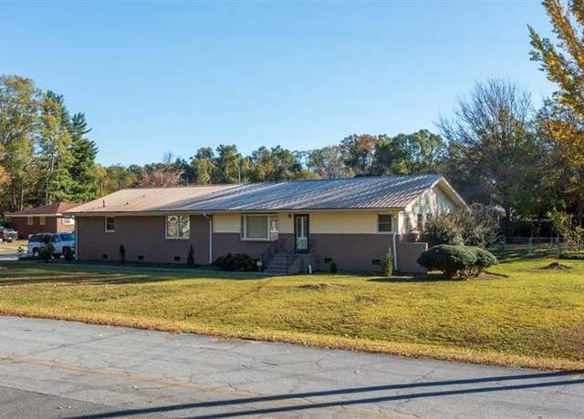Property at 254 E Girard Ave, Cedartown, GA 30125, 3 beds, 3 baths