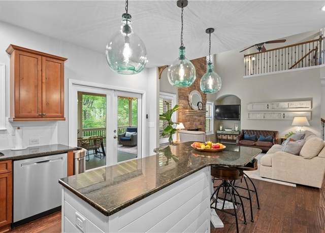 Property at 6250 Vista Crossing Way, Cumming, GA 30028, 6 beds, 4 baths