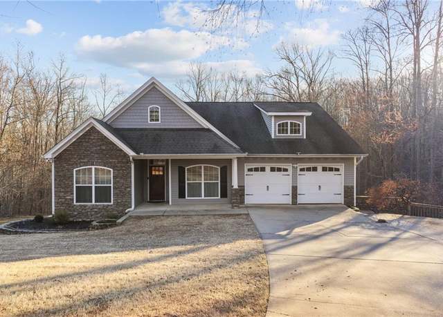 Property at 825 Signature Dr, Mount Airy, GA 30563, 5 beds, 3 baths