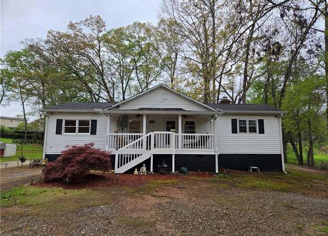 Property at 4620 Oak Grove Cir, Cumming, GA 30028, 3 beds, 2 baths
