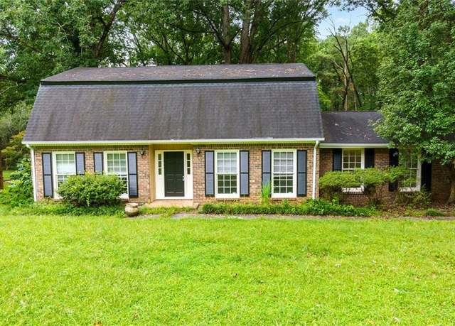 Property at 2067 SW Crescent Dr SW, Snellville, GA 30078, 3 beds, 2.5 baths