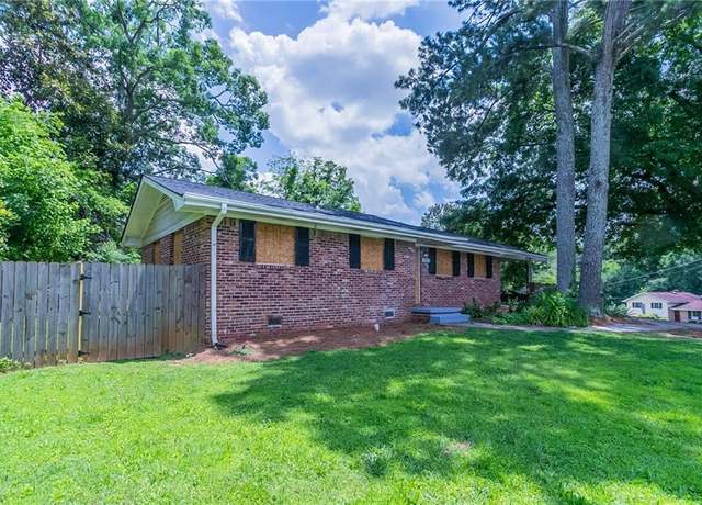 Property at 3932 Lindsey Dr, Decatur, GA 30035, 3 beds, 1.5 baths