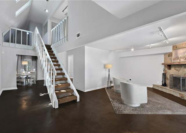 Property at 946 Bobcat Ct SE, Marietta, GA 30067, 2 beds, 2.5 baths