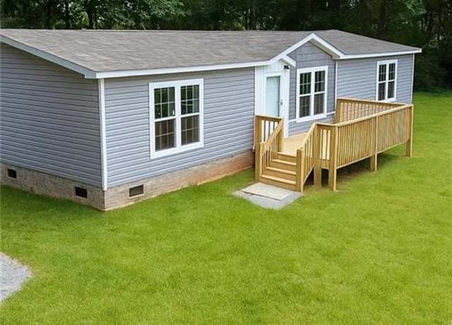 Property at 8675 Pea Ridge Rd, Cornelia, GA 30531, 3 beds, 2.5 baths