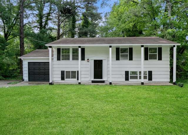 Property at 1386 Pineglen Dr, Riverdale, GA 30296, 4 beds, 2 baths