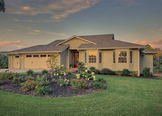 Property at 502 Cottage Crest Dr, Clarkesville, GA 30523, 3 beds, 2 baths