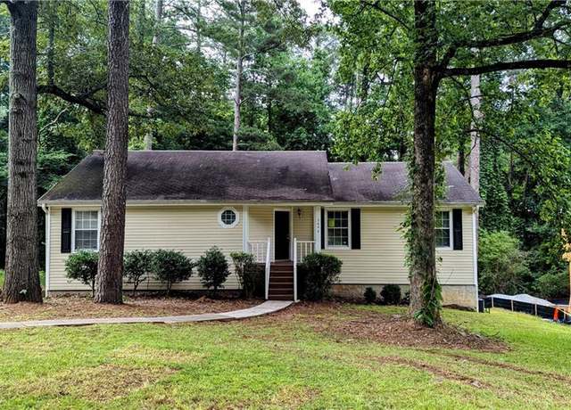 Property at 3646 Salem Dr, Lithonia, GA 30038, 3 beds, 2 baths