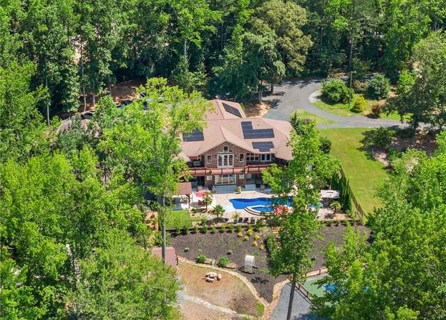 Property at 1572 Azalea Dr, Lawrenceville, GA 30043, 6 beds, 6 baths