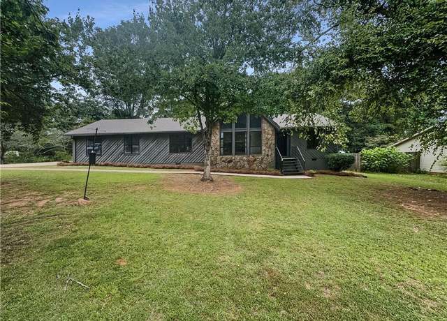 Property at 3551 Mill Glen Dr, Douglasville, GA 30135, 3 beds, 2 baths