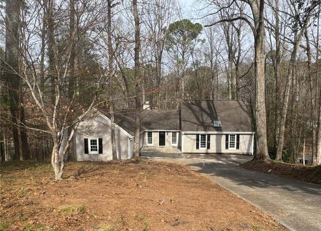 Property at 5073 Willow Point Pkwy, Marietta, GA 30068, 5 beds, 3 baths
