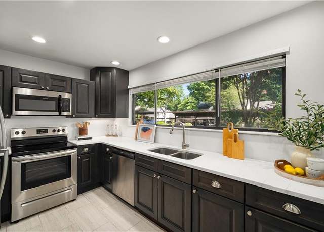 Property at 1923 Variations Dr NE, Atlanta, GA 30329, 2 beds, 2.5 baths