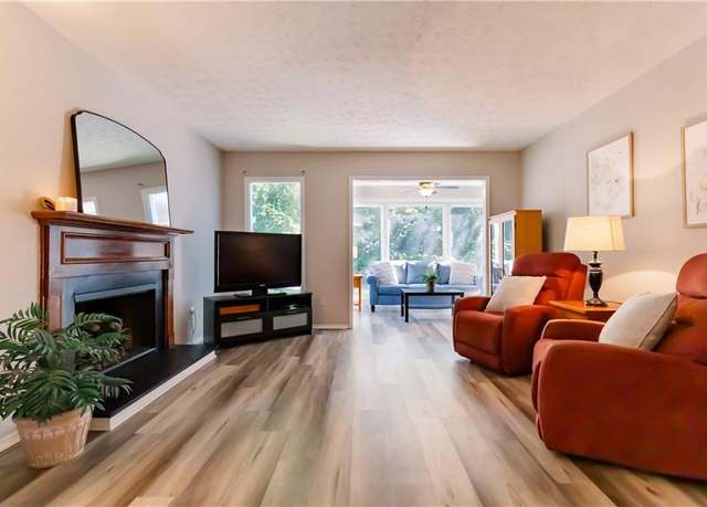 Property at 1208 Augusta Dr SE #1208, Marietta, GA 30067, 3 beds, 2 baths