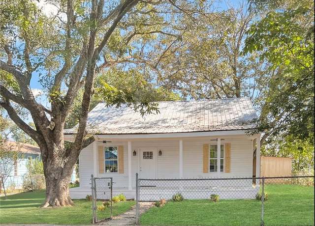 Property at 382 5th St, Cedartown, GA 30125, 2 beds, 1 bath
