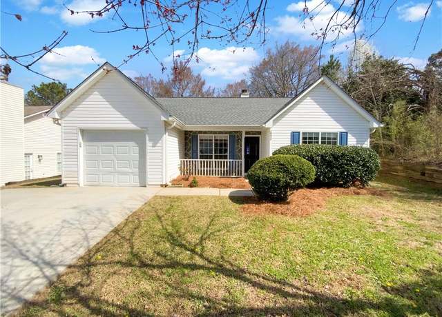 Property at 10632 Pine Forest Ln NE, Jonesboro, GA 30238, 3 beds, 2 baths
