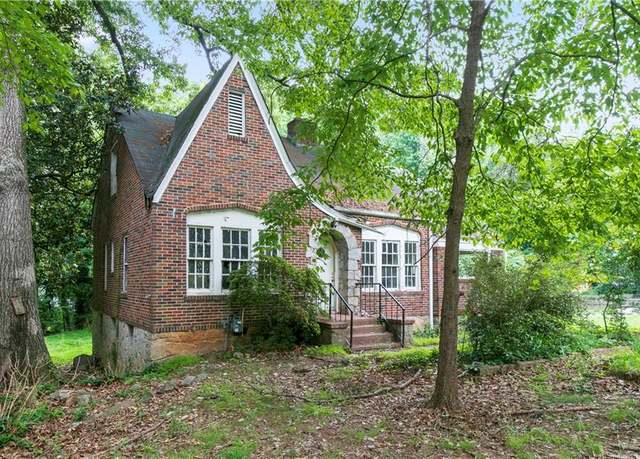 Property at 1699 Emerald Ave SW, Atlanta, GA 30310, 3 beds, 2 baths