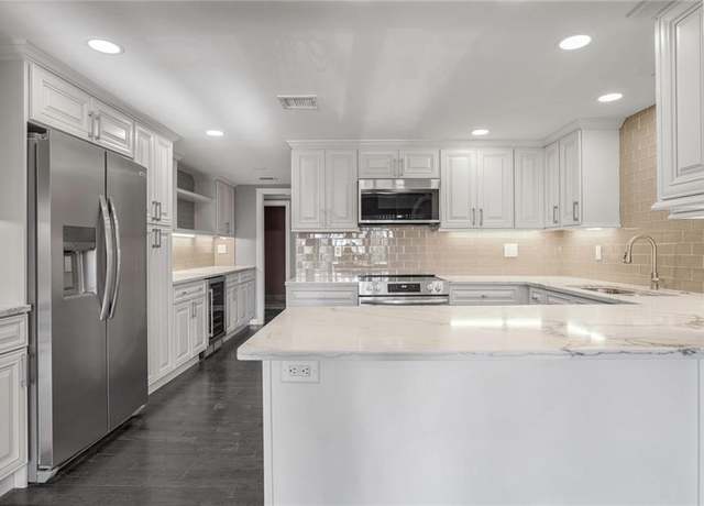 Property at 2769 Peachtree Rd NE #10, Atlanta, GA 30305, 2 beds, 2.5 baths