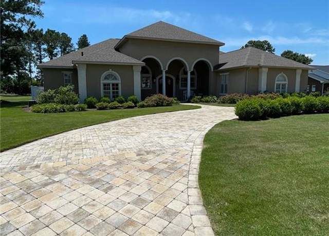 Property at 220 Pebble Beach Dr, Eufaula, AL 36027, 3 beds, 3 baths