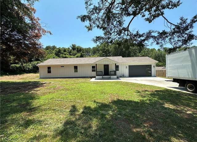 Property at 844 Kurtz Rd, Marietta, GA 30066, 3 beds, 2.5 baths