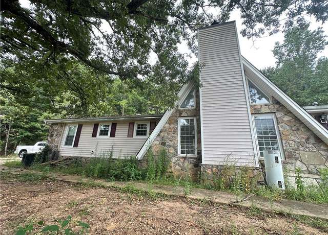 Property at 4260 Dawsonville Hwy, Gainesville, GA 30506, 4 beds, 3 baths