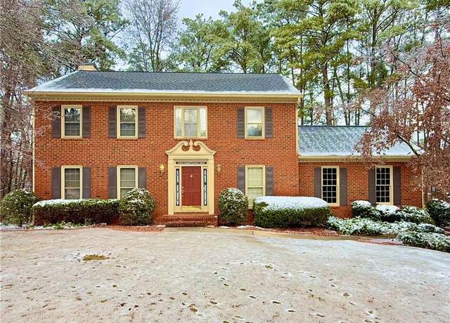 Property at 215 Heirloom Ct, Alpharetta, GA 30022, 4 beds, 2.5 baths