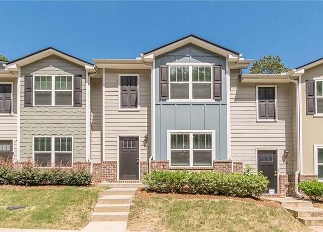 Property at 726 Keeshono St, Union City, GA 30291, 3 beds, 2.5 baths
