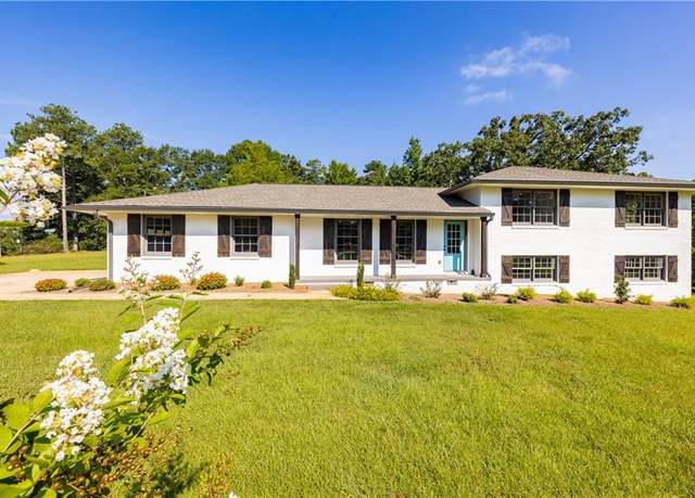 Property at 1100 S Green St, Thomaston, GA 30286, 4 beds, 3 baths