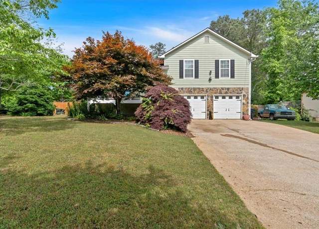 Property at 21 Collins Dr, Douglasville, GA 30134, 3 beds, 2 baths