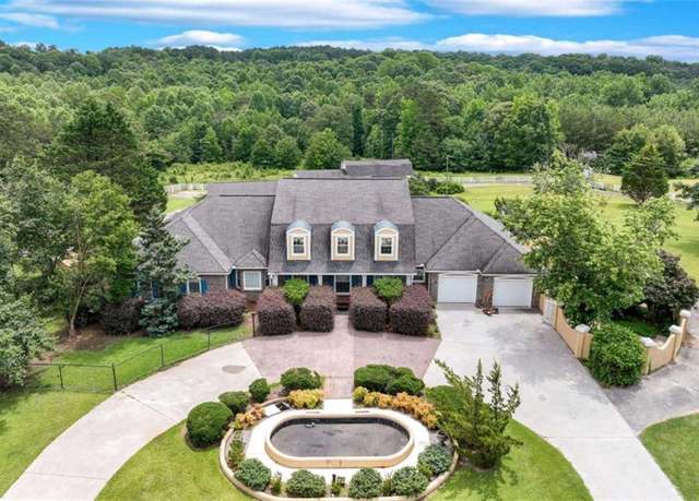 Property at 701 Sunshine Rd, Toccoa, GA 30577, 5 beds, 4 baths