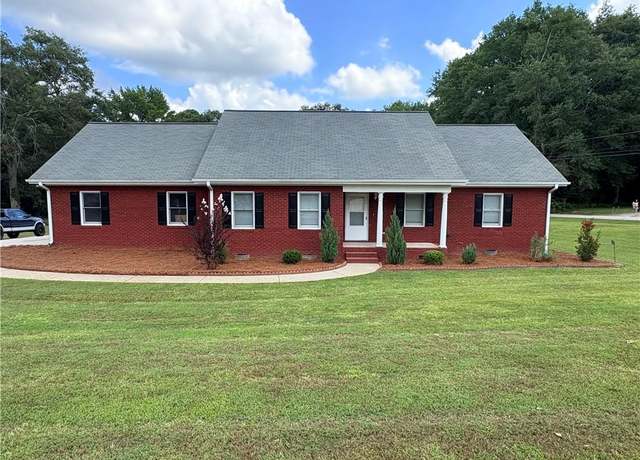 Property at 51 Alexander St, Winder, GA 30680, 4 beds, 2 baths