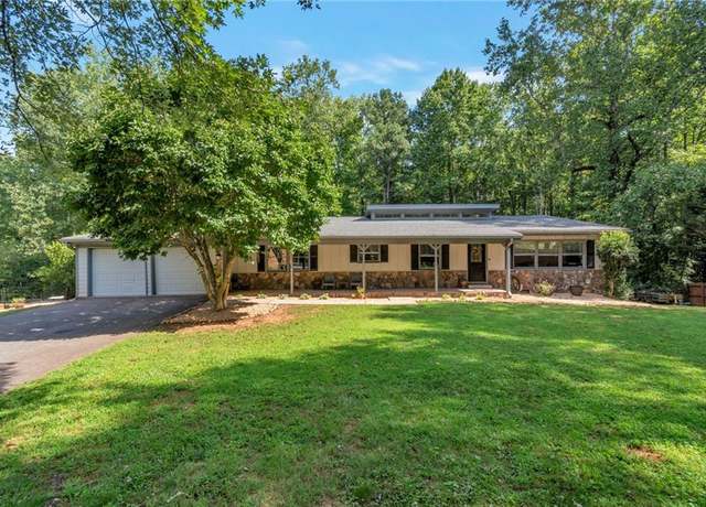 Property at 8014 Holyoke Rd, Cumming, GA 30040, 3 beds, 2 baths