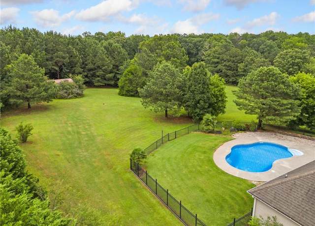 Property at 25 Massengale Farms Ct, Senoia, GA 30276, 4 beds, 3.5 baths