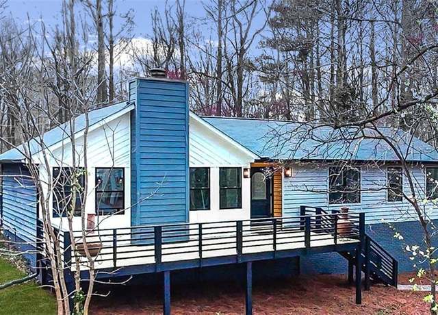 Property at 137 Creekview Dr, Woodstock, GA 30188, 3 beds, 2 baths