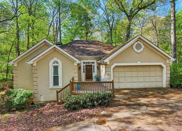 Property at 230 Oakmere Dr, Alpharetta, GA 30009, 3 beds, 2.5 baths