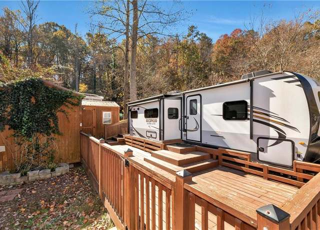 Property at 518 Riverside Dr, Cleveland, GA 30528, 2 beds, 1.5 baths