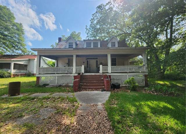 Property at 688 Main St, Whitesburg, GA 30185, 5 beds, 2 baths
