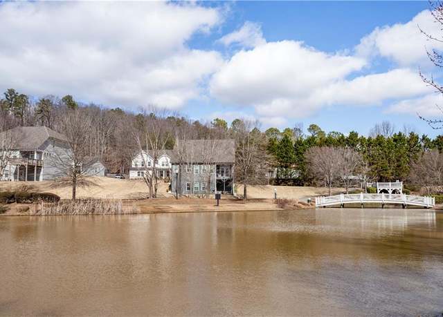 Property at 15 Lakeside Way, Cartersville, GA 30121, 4 beds, 3.5 baths