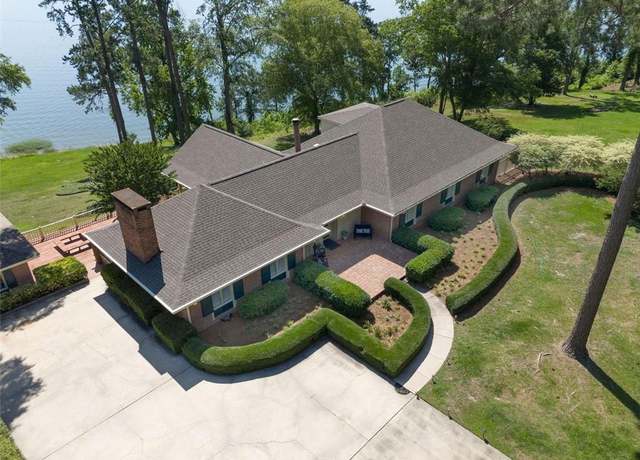 Property at 507 Saint Francis Rd, Eufaula, AL 36027, 3 beds, 4 baths