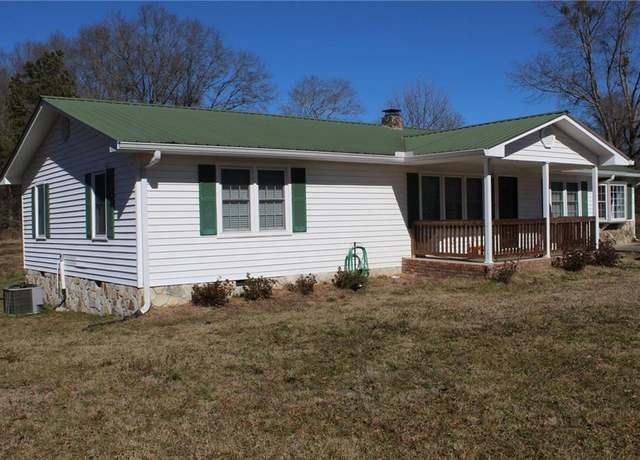 Property at 390 Garrison Rd, Carnesville, GA 30521, 3 beds, 2 baths