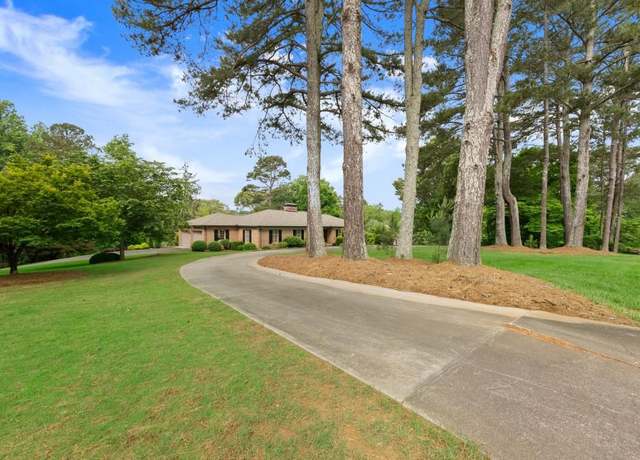 Property at 607 E Lake Dr, Gainesville, GA 30506, 4 beds, 3.5 baths